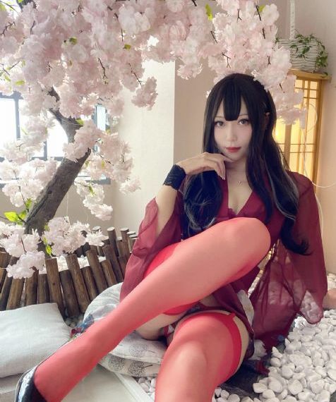 依人综合在线_HD全集免费播放